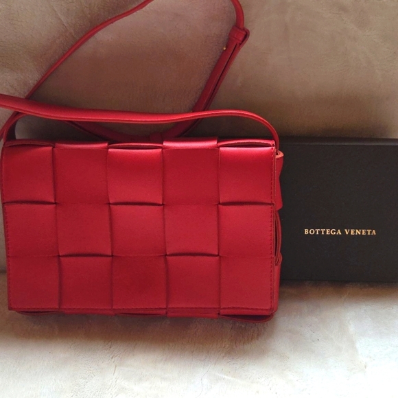 Bottega Veneta Woven Red Cassette Crossbody Bag - Picture 2 of 9